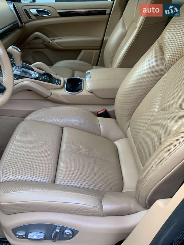 Позашляховик / Кросовер Porsche Cayenne 2016 в Вінниці