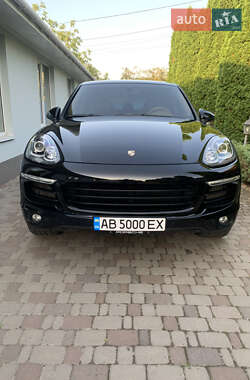 Внедорожник / Кроссовер Porsche Cayenne 2016 в 