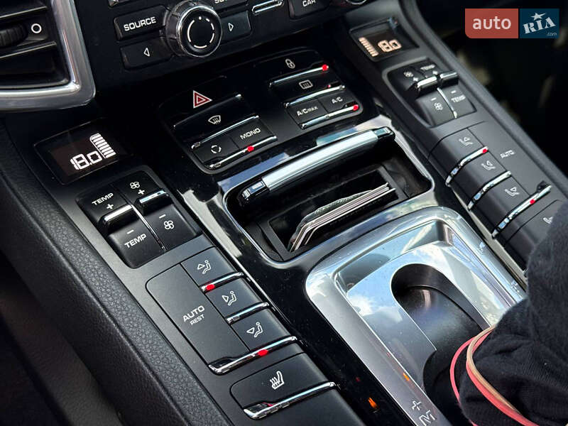 Позашляховик / Кросовер Porsche Cayenne 2013 в Кривому Розі