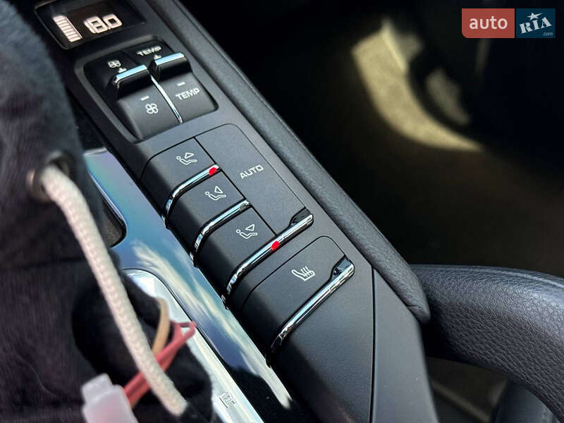 Позашляховик / Кросовер Porsche Cayenne 2013 в Кривому Розі