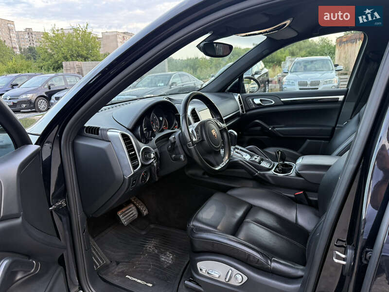 Позашляховик / Кросовер Porsche Cayenne 2011 в Рівному