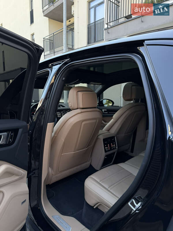 Внедорожник / Кроссовер Porsche Cayenne 2019 в Львове