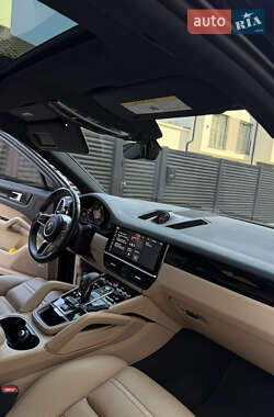 Внедорожник / Кроссовер Porsche Cayenne 2019 в 