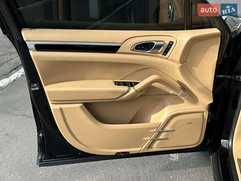 Внедорожник / Кроссовер Porsche Cayenne 2014 в Кременчуге