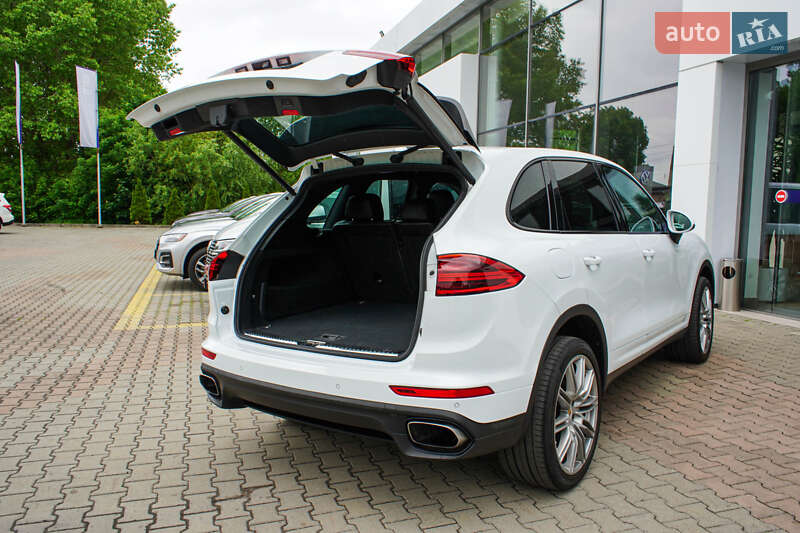 Внедорожник / Кроссовер Porsche Cayenne 2017 в Житомире