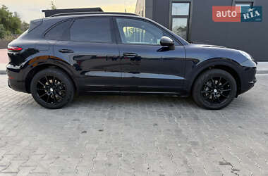 Внедорожник / Кроссовер Porsche Cayenne 2019 в 