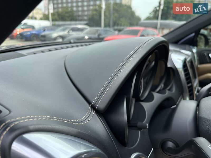 Позашляховик / Кросовер Porsche Cayenne 2014 в Києві