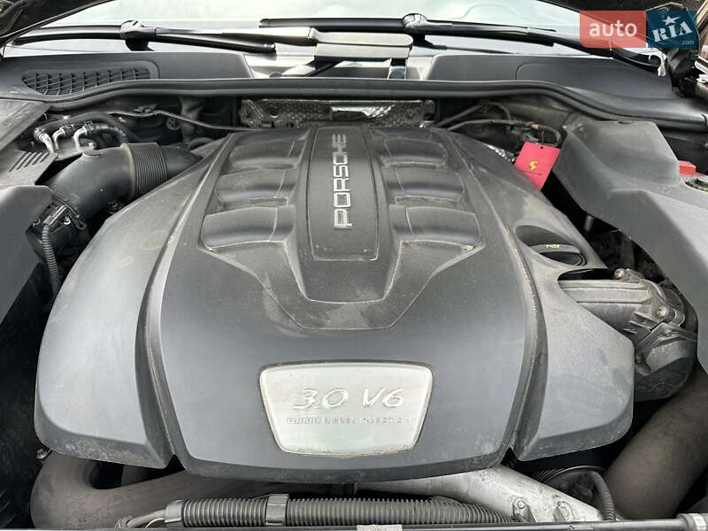 Позашляховик / Кросовер Porsche Cayenne 2014 в Києві