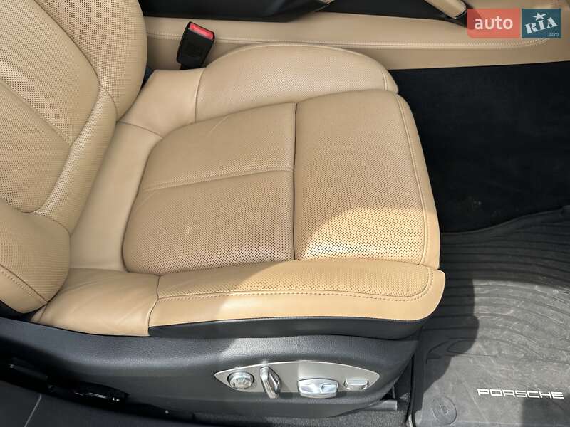 Позашляховик / Кросовер Porsche Cayenne 2014 в Києві