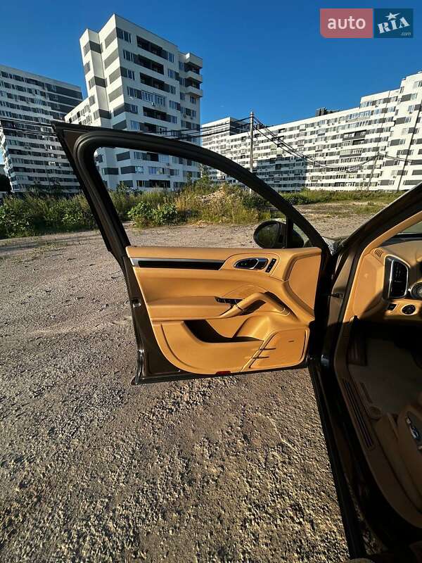 Позашляховик / Кросовер Porsche Cayenne 2013 в Харкові
