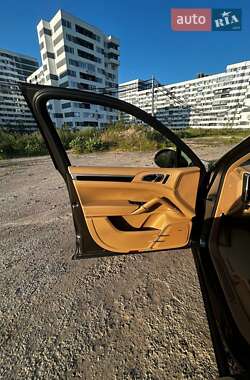 Внедорожник / Кроссовер Porsche Cayenne 2013 в 
