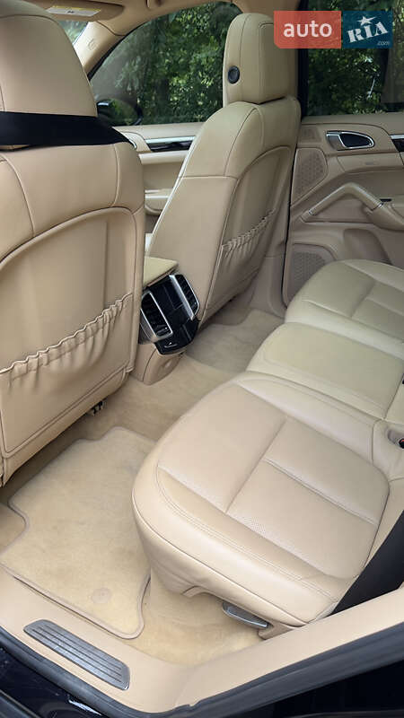 Внедорожник / Кроссовер Porsche Cayenne 2011 в Ужгороде