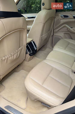 Внедорожник / Кроссовер Porsche Cayenne 2011 в 