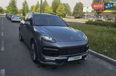 Внедорожник / Кроссовер Porsche Cayenne 2016 в 