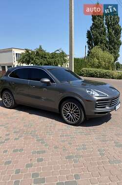 Внедорожник / Кроссовер Porsche Cayenne 2019 в 