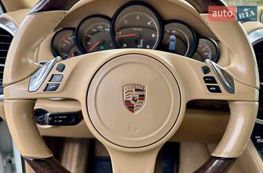 Позашляховик / Кросовер Porsche Cayenne 2013 в 