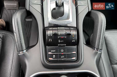 Позашляховик / Кросовер Porsche Cayenne 2012 в 