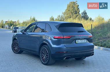 Внедорожник / Кроссовер Porsche Cayenne 2018 в 
