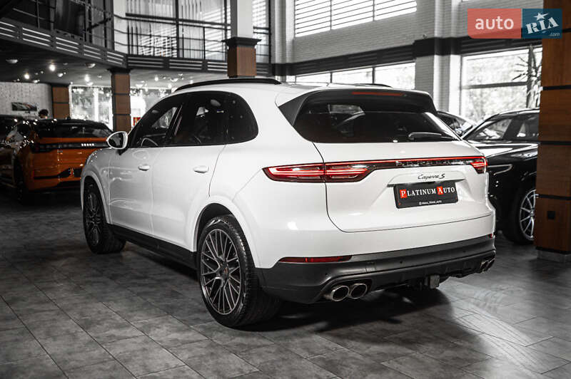 Позашляховик / Кросовер Porsche Cayenne 2018 в Одесі