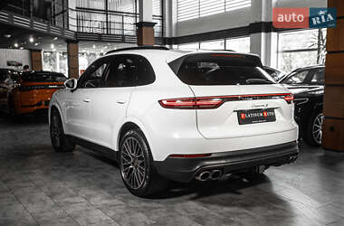 Внедорожник / Кроссовер Porsche Cayenne 2018 в 