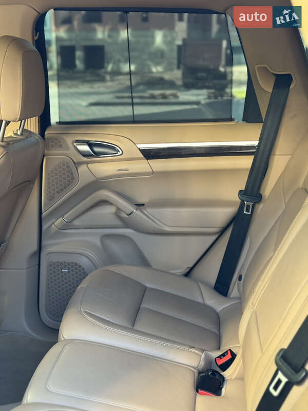 Внедорожник / Кроссовер Porsche Cayenne 2015 в Ивано-Франковске
