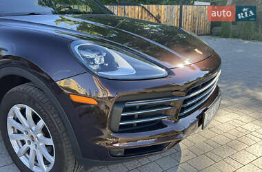 Внедорожник / Кроссовер Porsche Cayenne 2018 в 