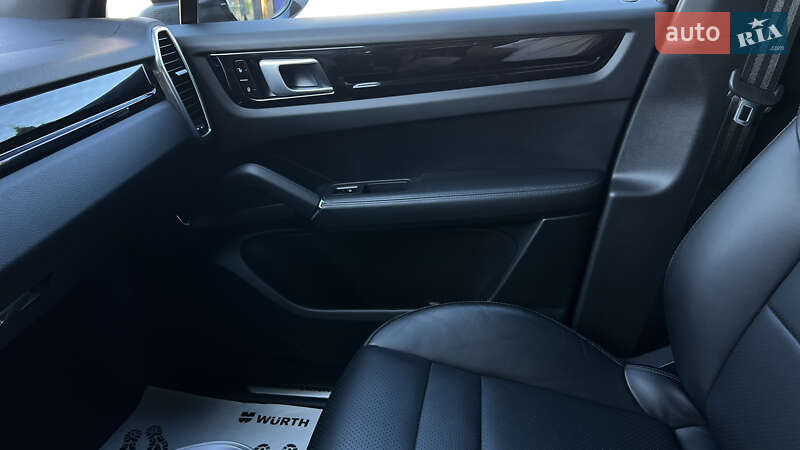 Позашляховик / Кросовер Porsche Cayenne 2018 в Львові