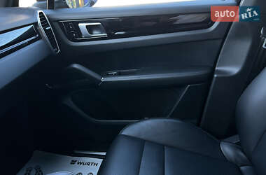 Внедорожник / Кроссовер Porsche Cayenne 2018 в 