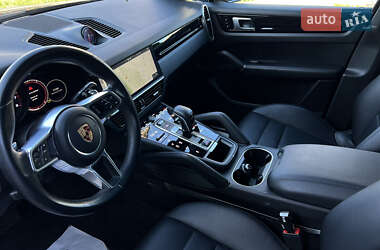 Внедорожник / Кроссовер Porsche Cayenne 2018 в 