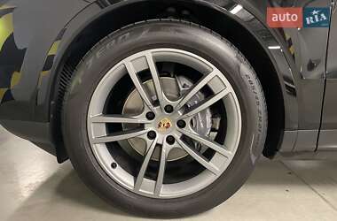 Внедорожник / Кроссовер Porsche Cayenne 2023 в 