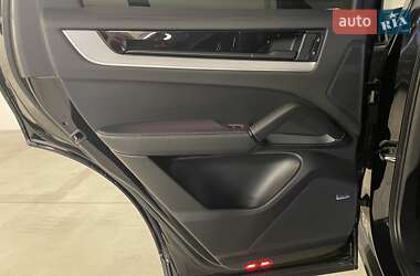 Внедорожник / Кроссовер Porsche Cayenne 2023 в 