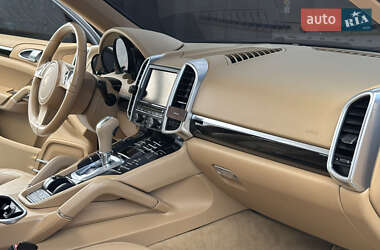 Позашляховик / Кросовер Porsche Cayenne 2012 в 