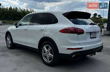 Внедорожник / Кроссовер Porsche Cayenne 2015 в 