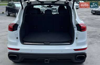 Внедорожник / Кроссовер Porsche Cayenne 2015 в 