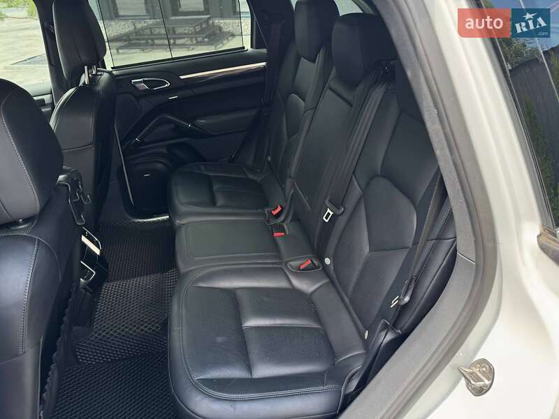 Позашляховик / Кросовер Porsche Cayenne 2015 в Кам'янець-Подільському