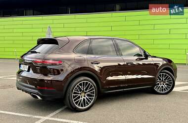 Внедорожник / Кроссовер Porsche Cayenne 2018 в 