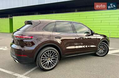 Внедорожник / Кроссовер Porsche Cayenne 2018 в 