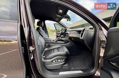 Внедорожник / Кроссовер Porsche Cayenne 2018 в 