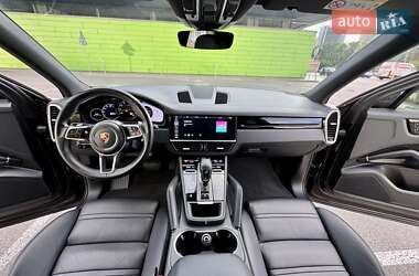 Внедорожник / Кроссовер Porsche Cayenne 2018 в 