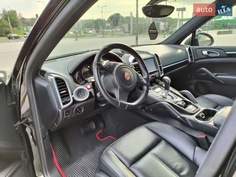 Внедорожник / Кроссовер Porsche Cayenne 2013 в Львове