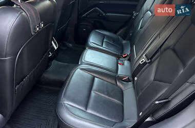 Внедорожник / Кроссовер Porsche Cayenne 2014 в 