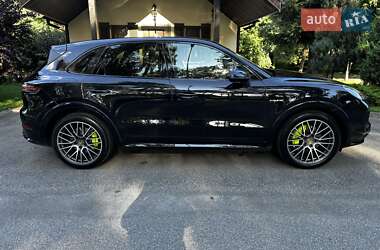 Внедорожник / Кроссовер Porsche Cayenne 2018 в 
