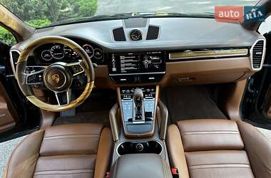 Внедорожник / Кроссовер Porsche Cayenne 2018 в 