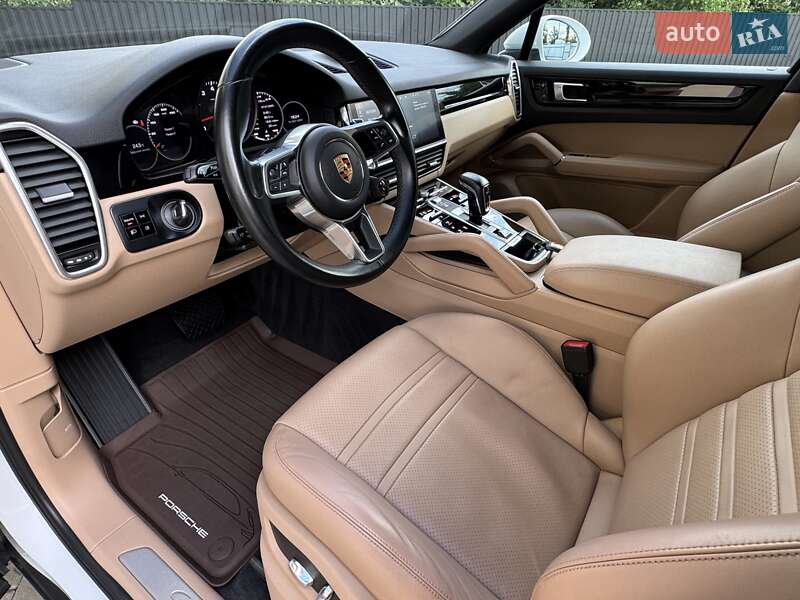 Позашляховик / Кросовер Porsche Cayenne 2019 в Стрию