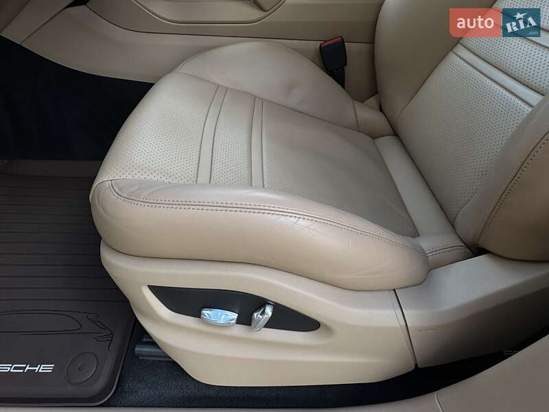 Позашляховик / Кросовер Porsche Cayenne 2019 в Стрию