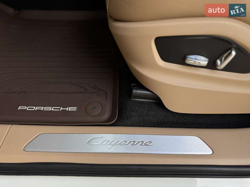 Позашляховик / Кросовер Porsche Cayenne 2019 в Стрию