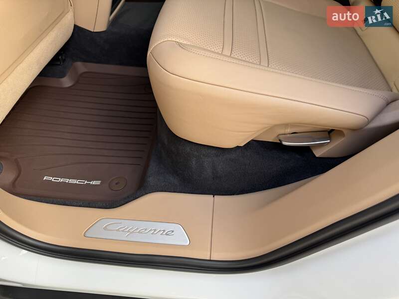 Позашляховик / Кросовер Porsche Cayenne 2019 в Стрию