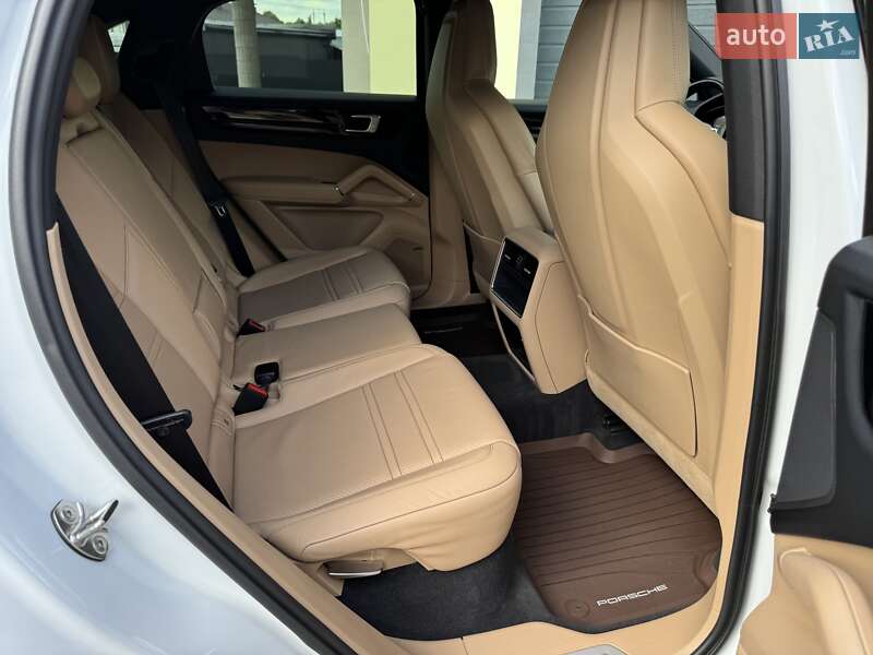 Позашляховик / Кросовер Porsche Cayenne 2019 в Стрию