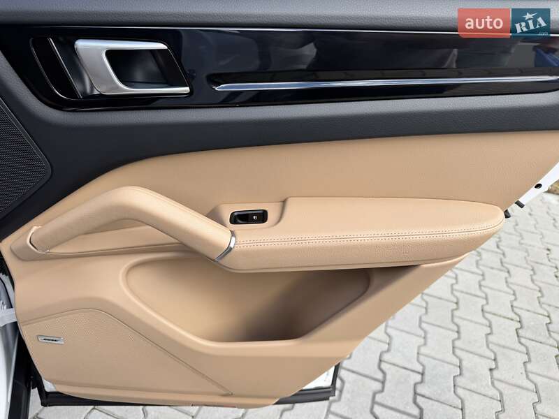 Позашляховик / Кросовер Porsche Cayenne 2019 в Стрию