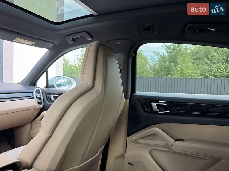 Позашляховик / Кросовер Porsche Cayenne 2019 в Стрию